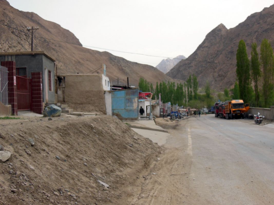 21 Tea Break In A Small Roadside Village Between The Akmeqit And Chiragsaldi Passes On Highway 219 On The Way To Mazur And Yilik